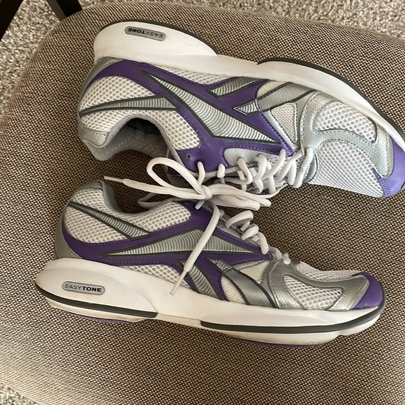 Reebok ladies size 9 easy tone sneakers. White with purple & silver/gray trim.💜 - Picture 4 of 10